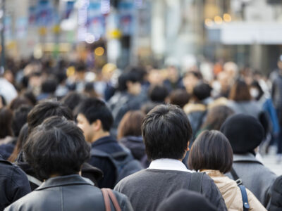 介護保険とは　40歳以上に加入義務付け（日経電子版）